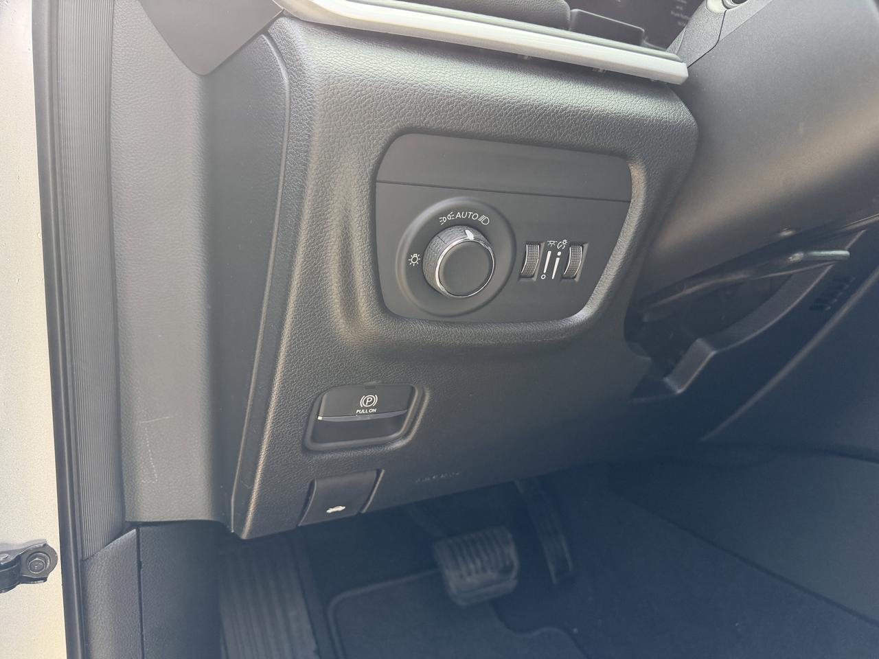 2026 Jeep Grand Cherokee Laredo 4x4 | Silver Zynith | V6 | NAV | Heated Seats | Rearview Camera | Towing | Keyless Entry Redwater AB