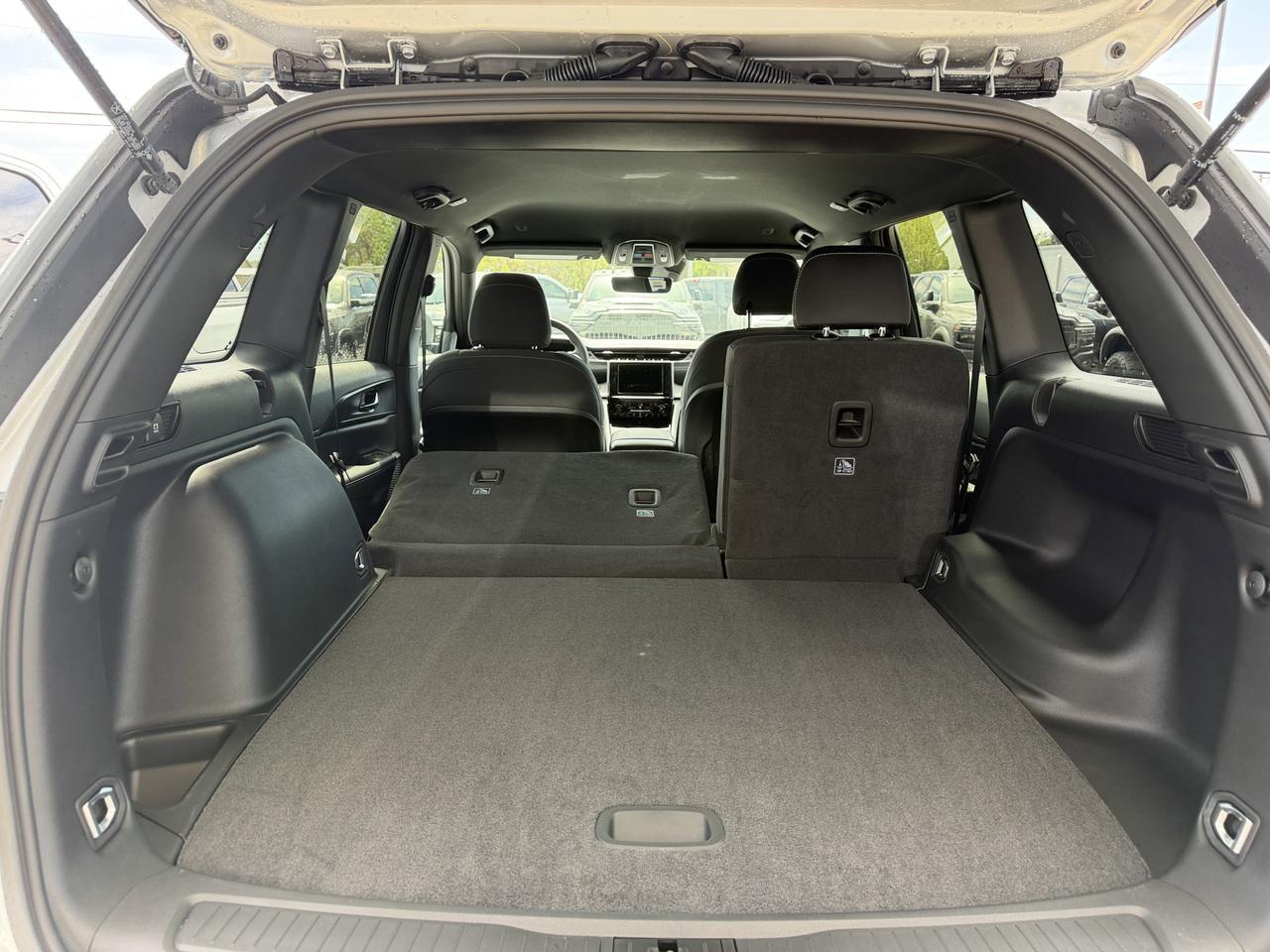 2026 Jeep Grand Cherokee Laredo 4x4 | Silver Zynith | V6 | NAV | Heated Seats | Rearview Camera | Towing | Keyless Entry Redwater AB