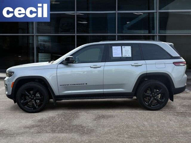 2026 Jeep Grand Cherokee Laredo Altitude