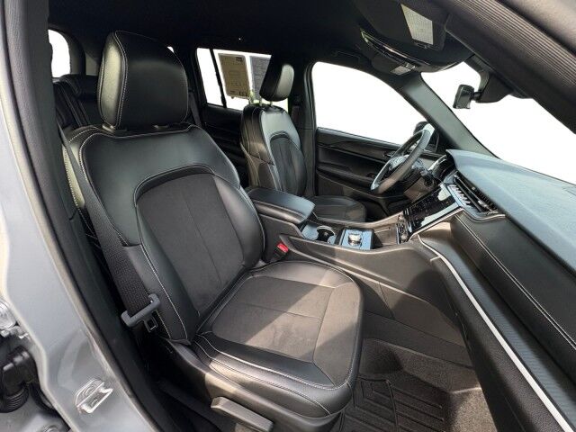 2026 Jeep Grand Cherokee Laredo Altitude Burnet TX
