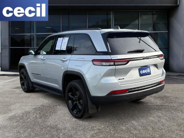 2026 Jeep Grand Cherokee Laredo Altitude