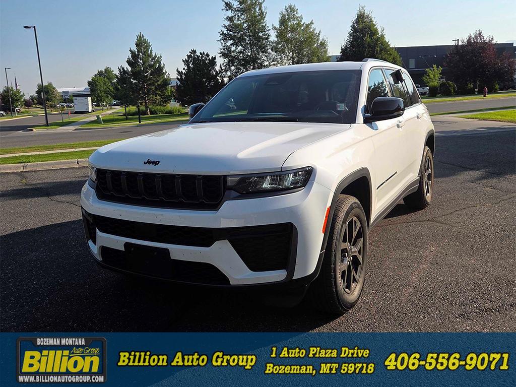 2026 Jeep Grand Cherokee Laredo Altitude Gasoline