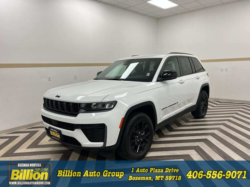 2026 Jeep Grand Cherokee Laredo Altitude Gasoline
