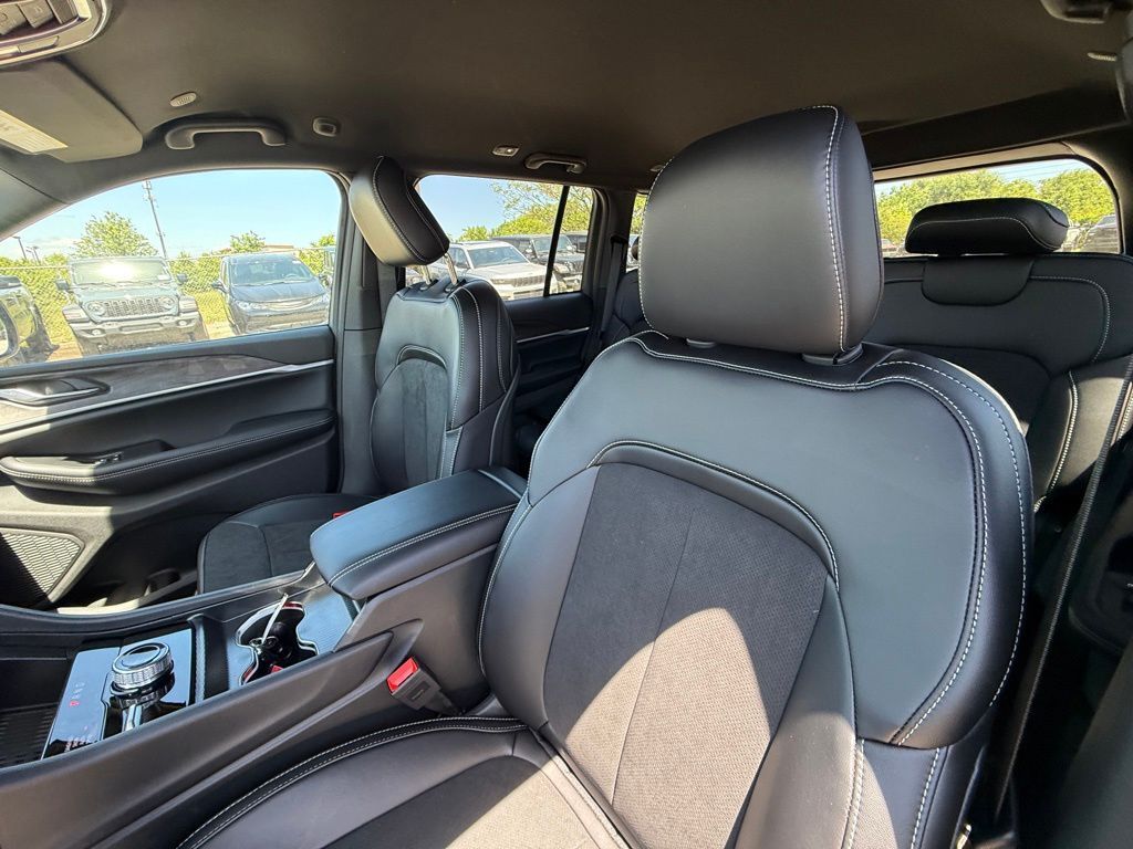 2026 Jeep Grand Cherokee Laredo Altitude Crestwood KY