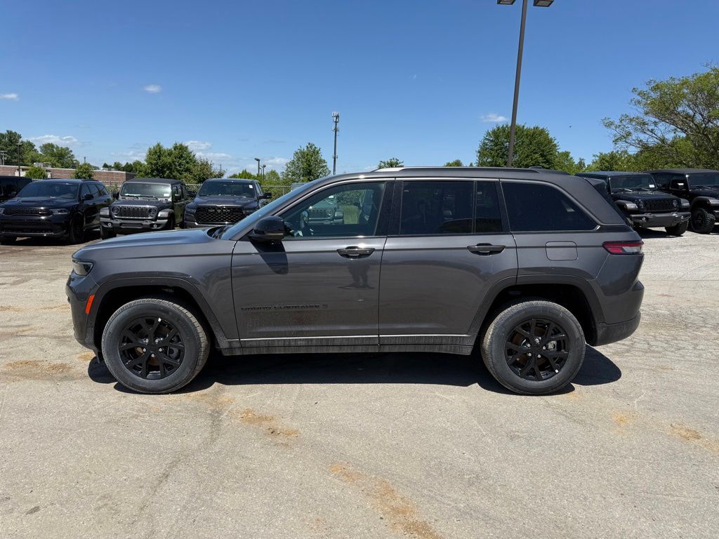 2026 Jeep Grand Cherokee Laredo Altitude Crestwood KY