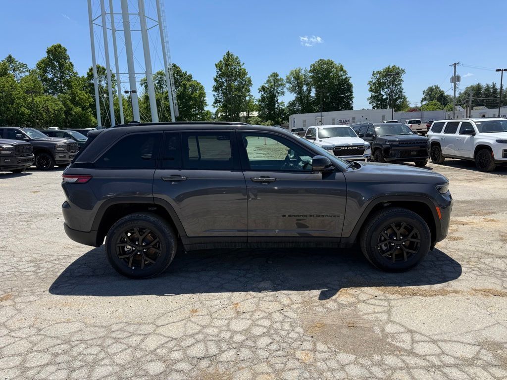 2026 Jeep Grand Cherokee Laredo Altitude Crestwood KY