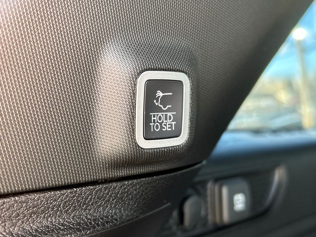 2026 Jeep Grand Cherokee Laredo Altitude Crestwood KY