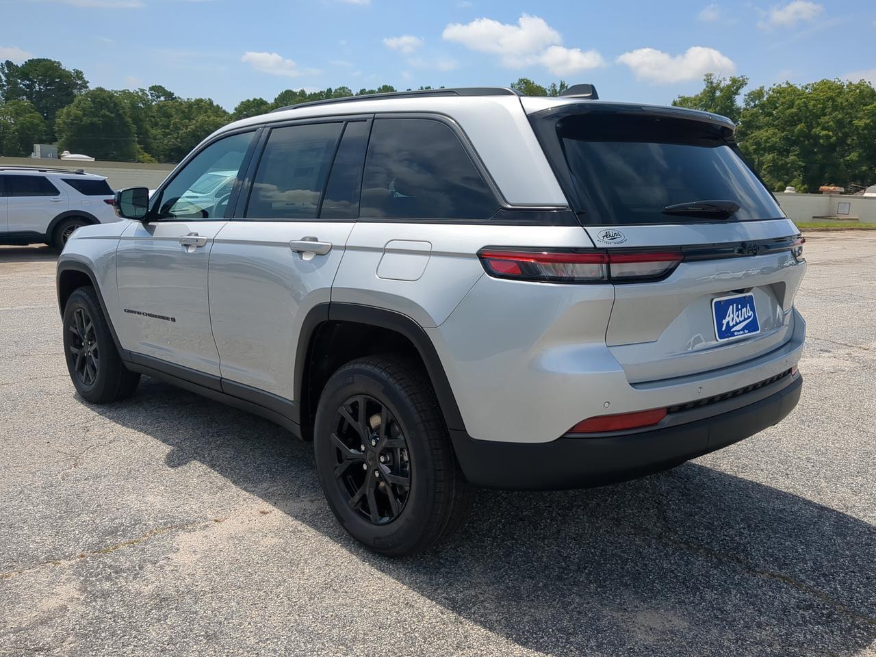 2026 Jeep Grand Cherokee Laredo Altitude Appleton WI