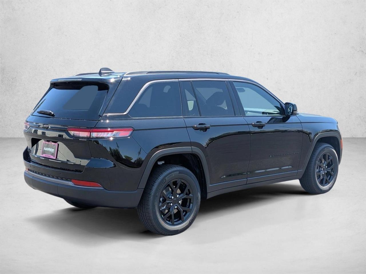 2026 Jeep Grand Cherokee Laredo Altitude