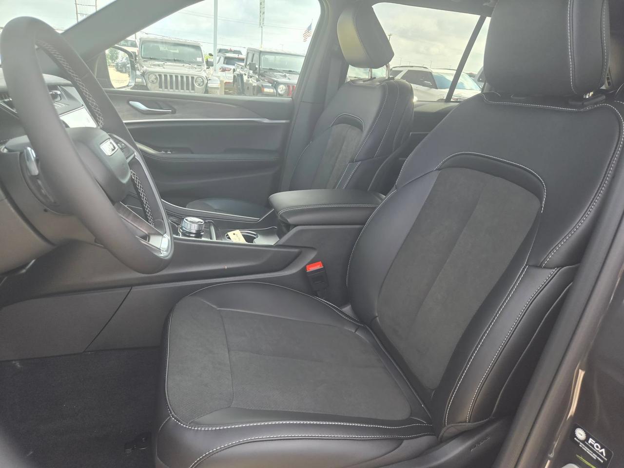 2026 Jeep Grand Cherokee Laredo Altitude Castroville TX