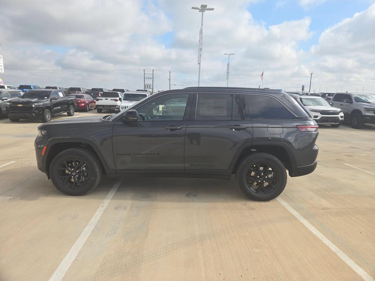 2026 Jeep Grand Cherokee Laredo Altitude Castroville TX