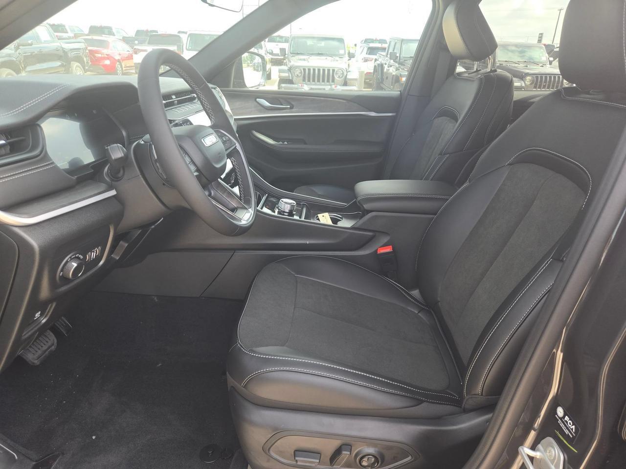 2026 Jeep Grand Cherokee Laredo Altitude Castroville TX