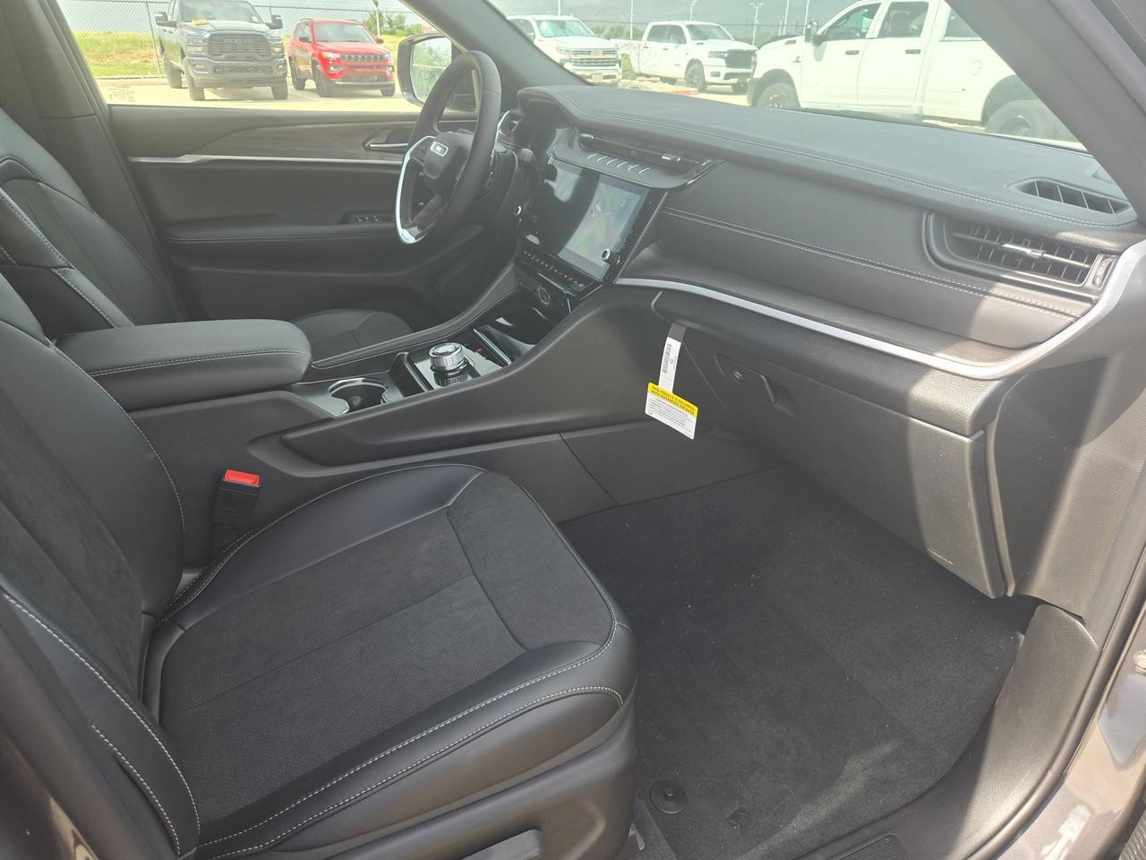 2026 Jeep Grand Cherokee Laredo Altitude Castroville TX