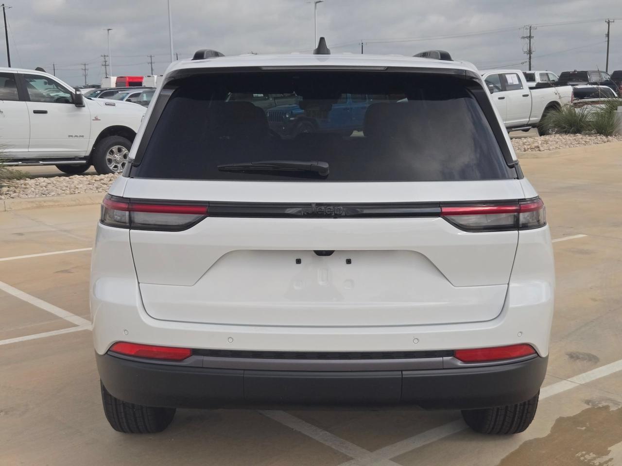 2026 Jeep Grand Cherokee Laredo Altitude Castroville TX