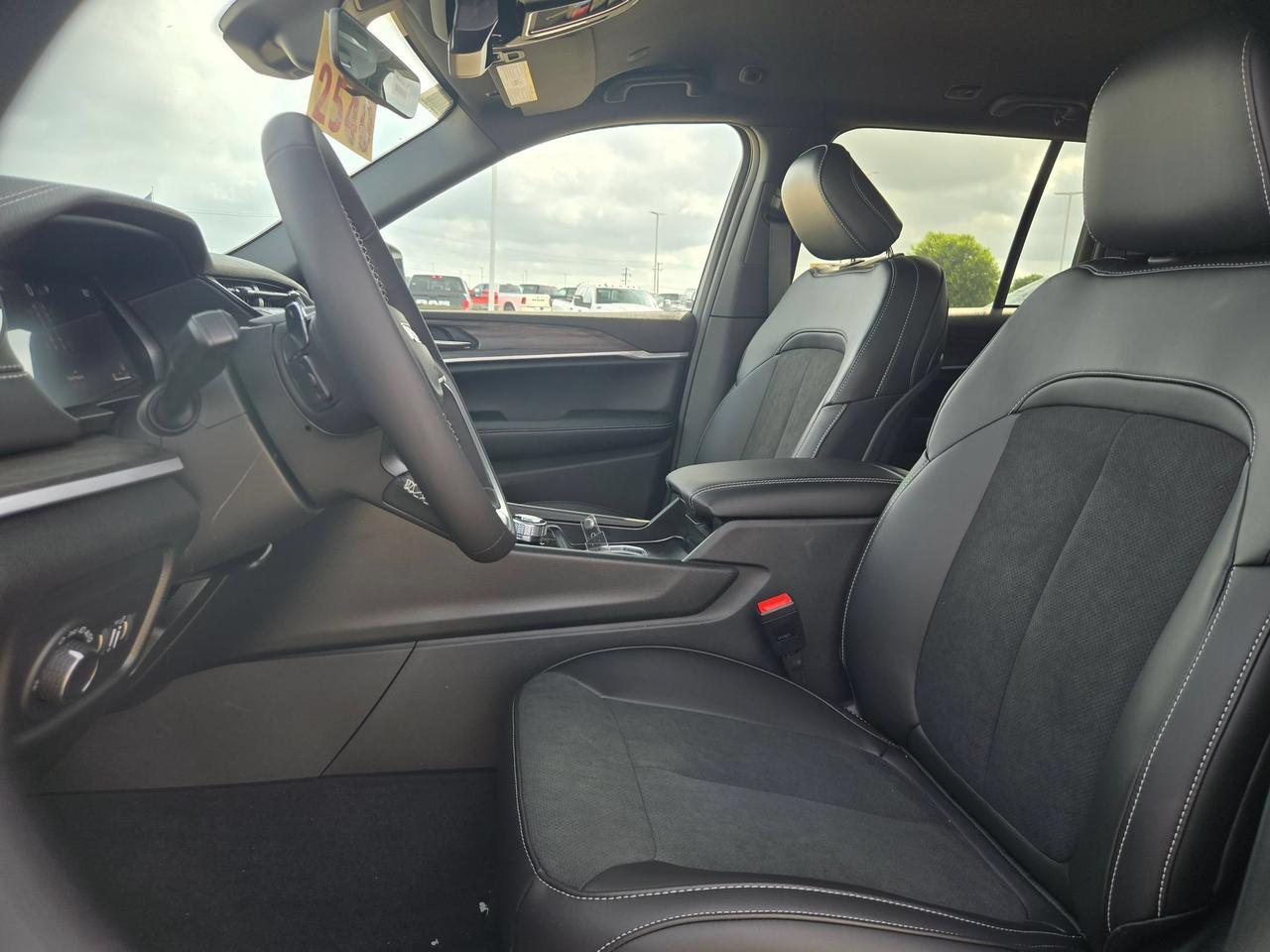 2026 Jeep Grand Cherokee Laredo Altitude Castroville TX
