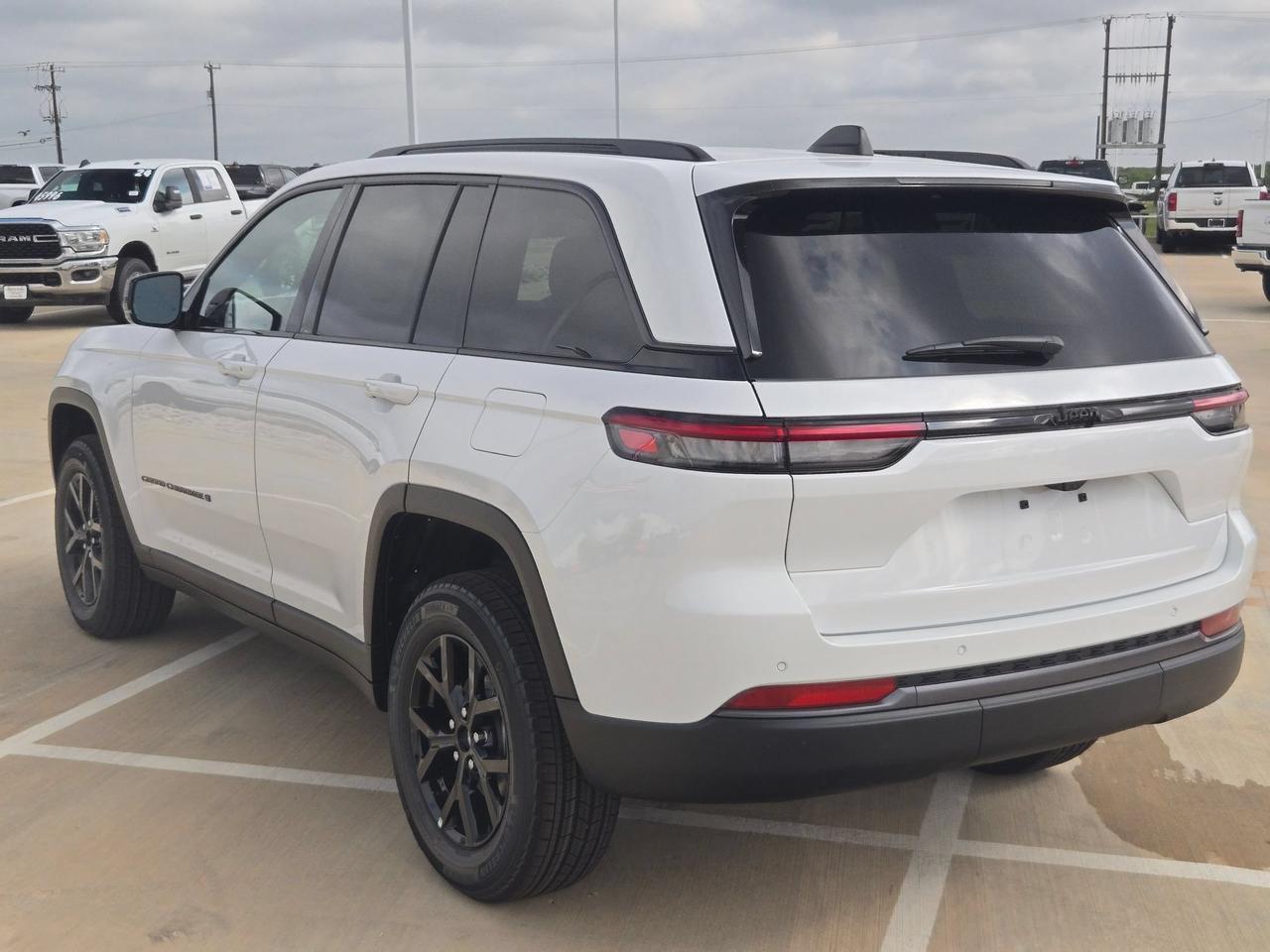 2026 Jeep Grand Cherokee Laredo Altitude Castroville TX