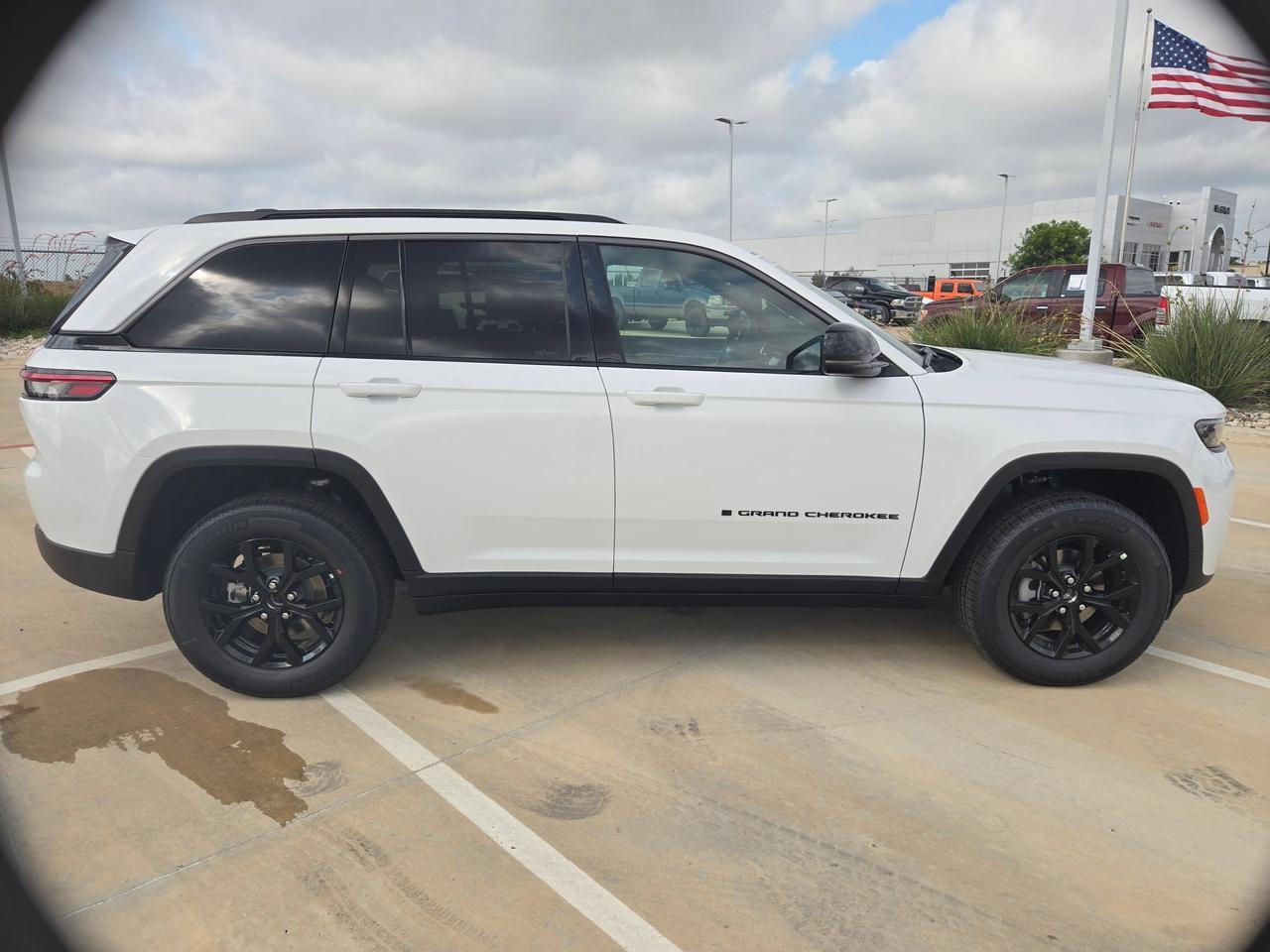 2026 Jeep Grand Cherokee Laredo Altitude