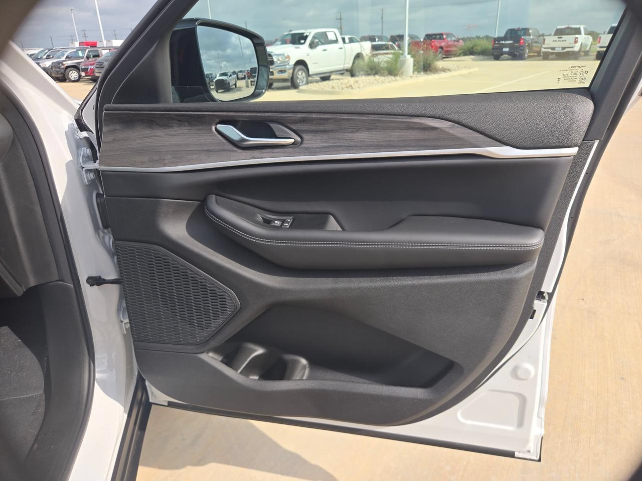 2026 Jeep Grand Cherokee Laredo Altitude Castroville TX