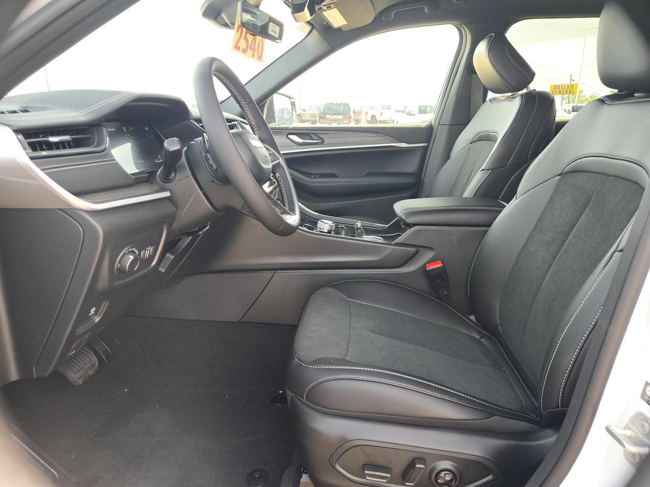 2026 Jeep Grand Cherokee Laredo Altitude Castroville TX