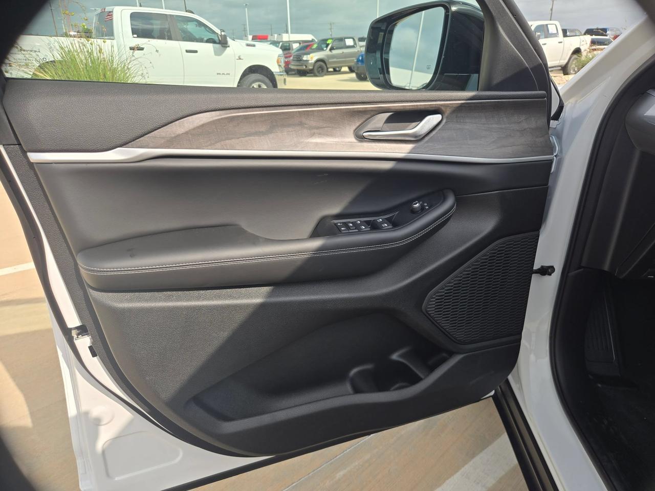 2026 Jeep Grand Cherokee Laredo Altitude Castroville TX
