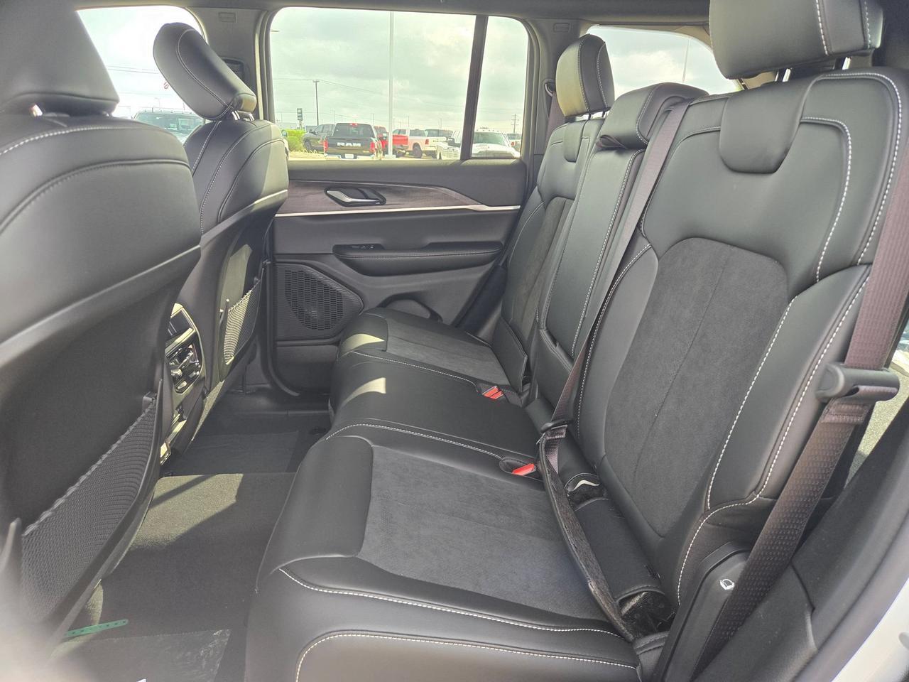 2026 Jeep Grand Cherokee Laredo Altitude Castroville TX