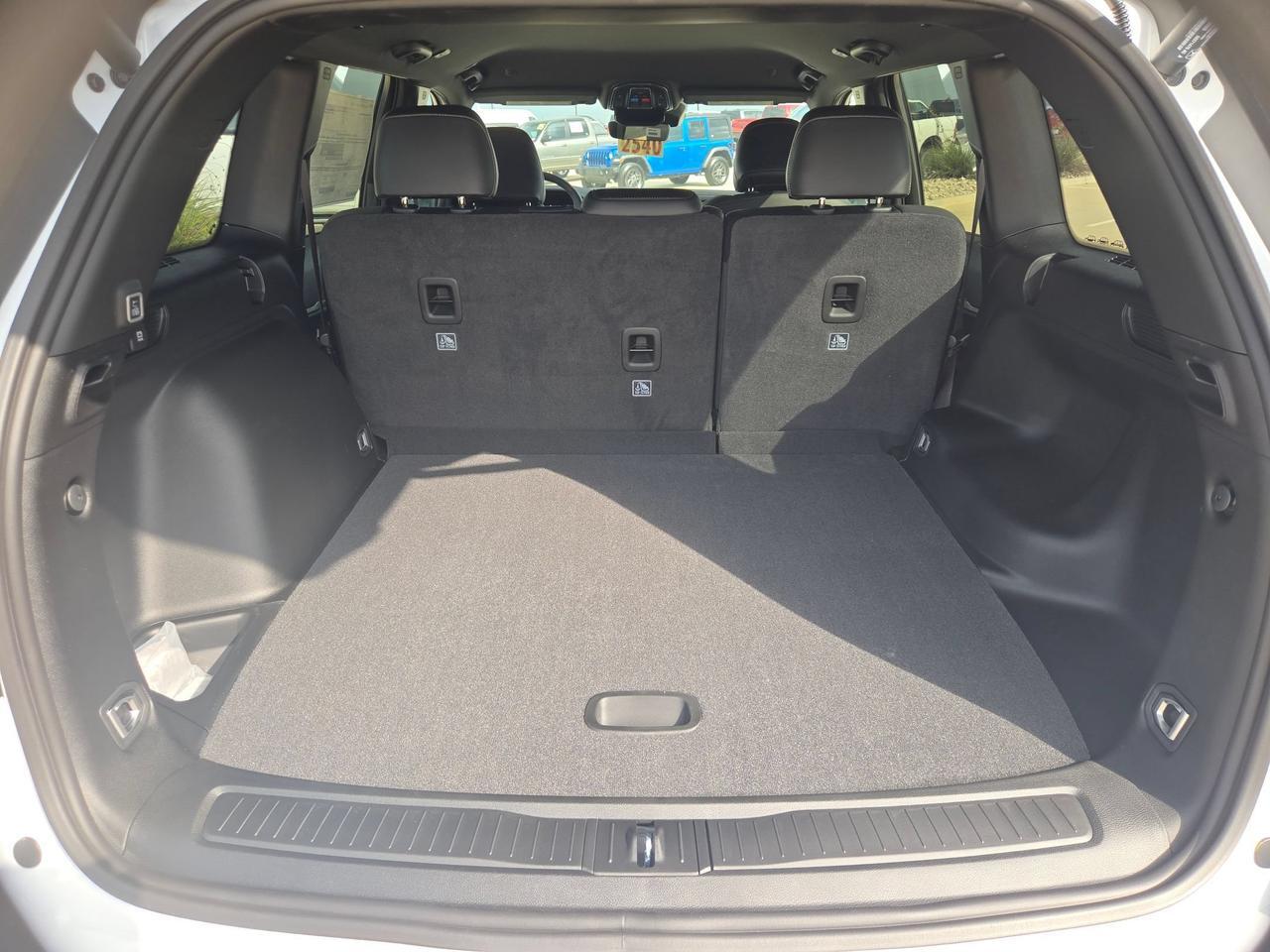 2026 Jeep Grand Cherokee Laredo Altitude Castroville TX