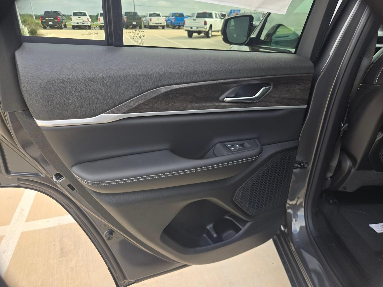 2026 Jeep Grand Cherokee Laredo Altitude Castroville TX