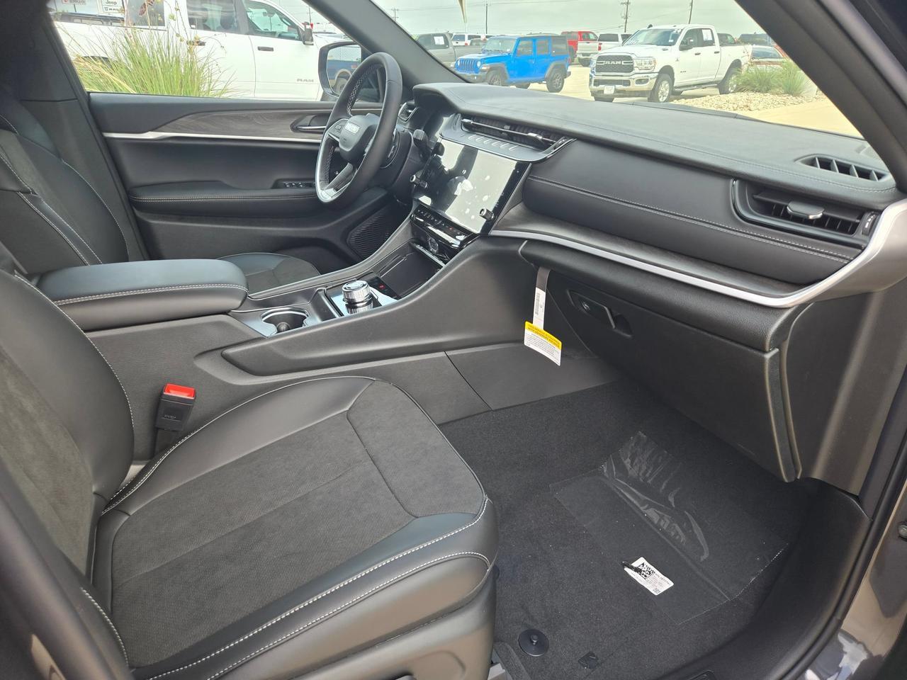 2026 Jeep Grand Cherokee Laredo Altitude Castroville TX