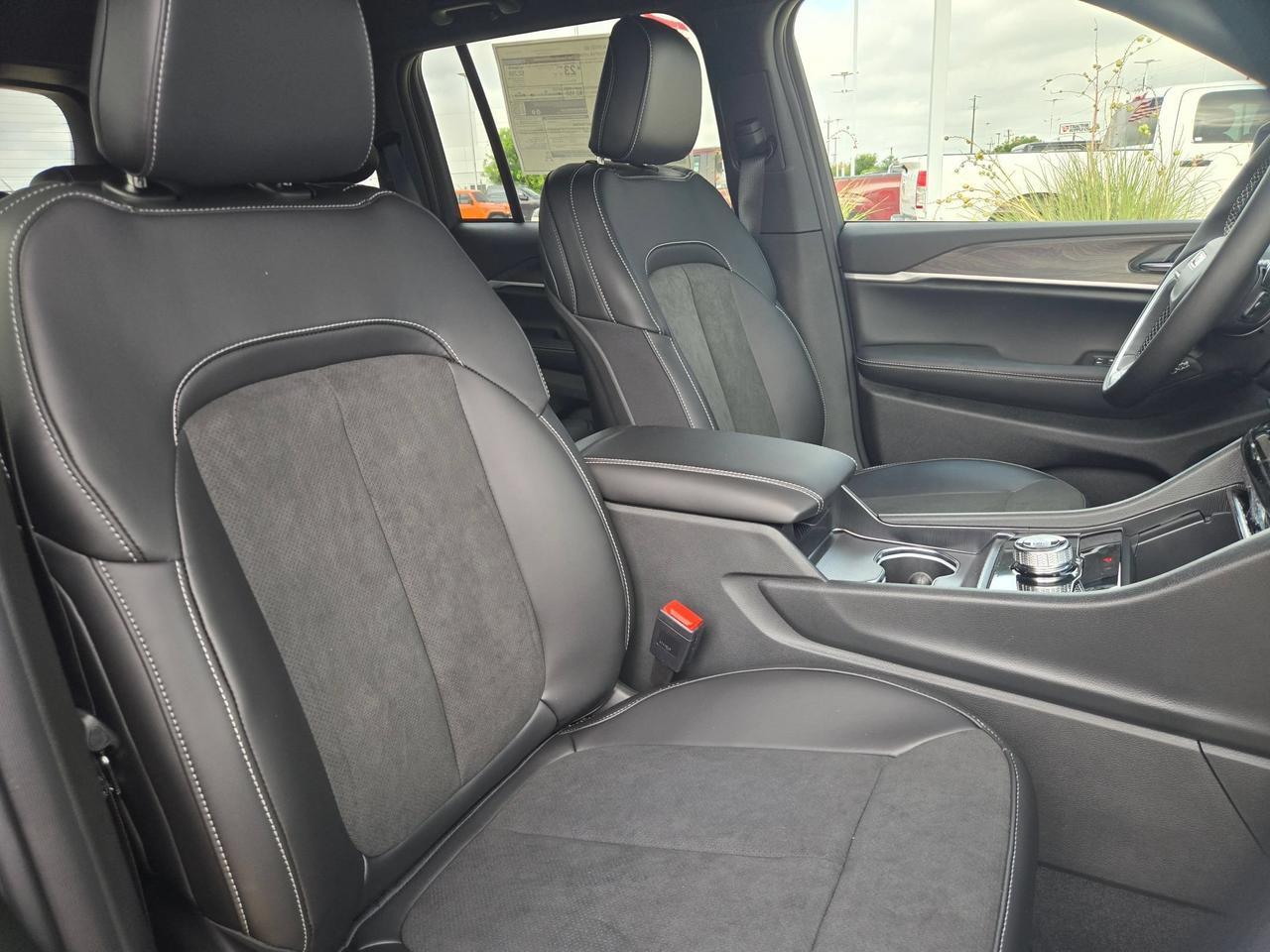 2026 Jeep Grand Cherokee Laredo Altitude Castroville TX