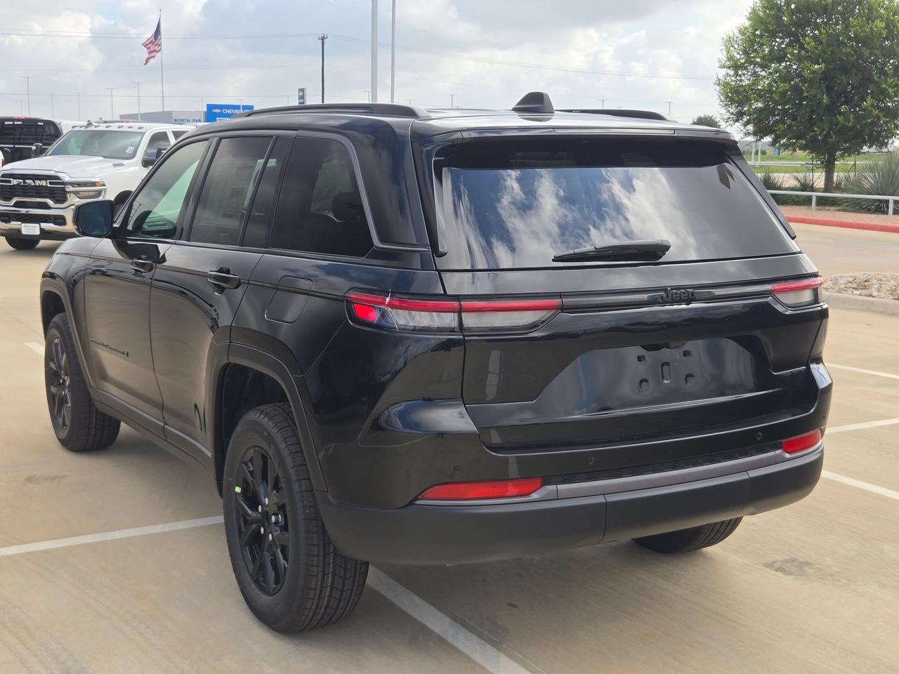 2026 Jeep Grand Cherokee Laredo Altitude Castroville TX