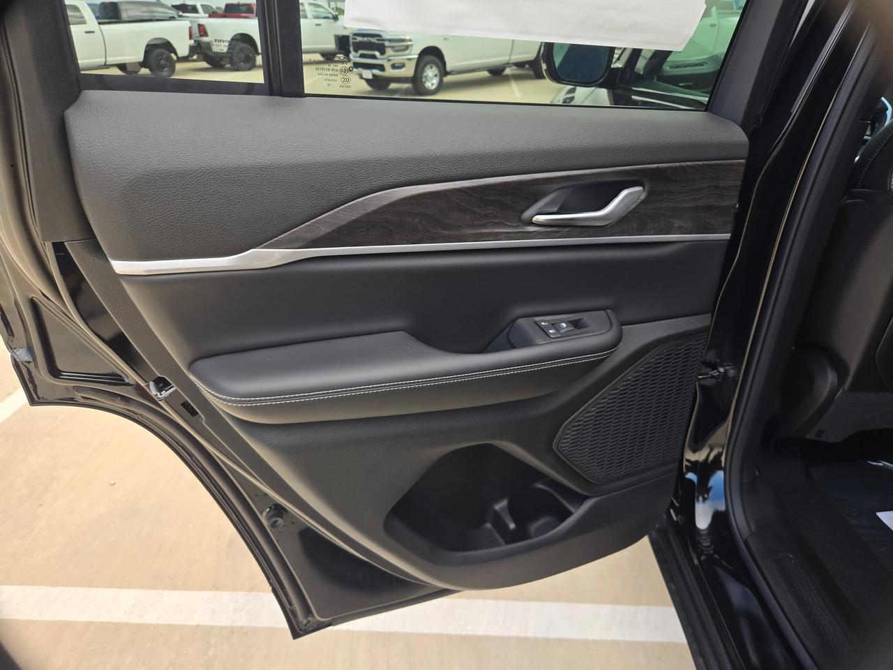 2026 Jeep Grand Cherokee Laredo Altitude Castroville TX