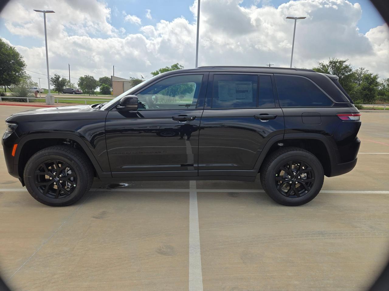 2026 Jeep Grand Cherokee Laredo Altitude Castroville TX