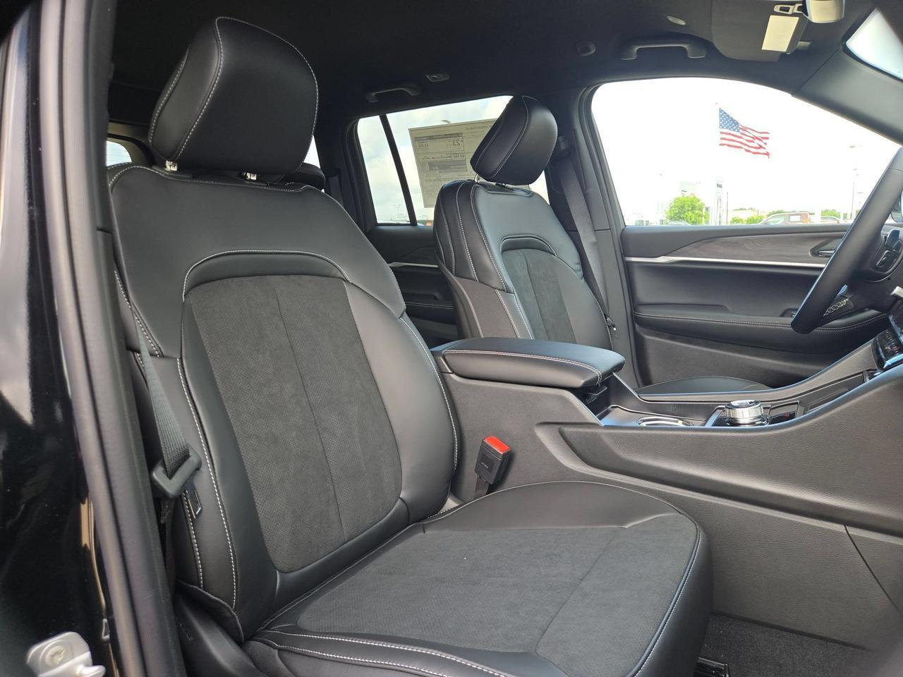 2026 Jeep Grand Cherokee Laredo Altitude Castroville TX