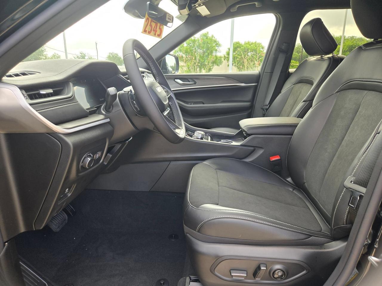 2026 Jeep Grand Cherokee Laredo Altitude Castroville TX