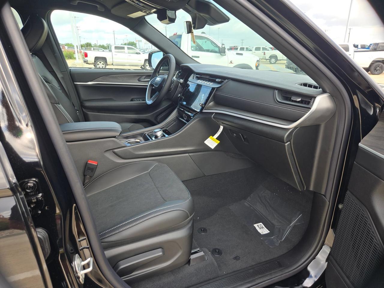 2026 Jeep Grand Cherokee Laredo Altitude Castroville TX