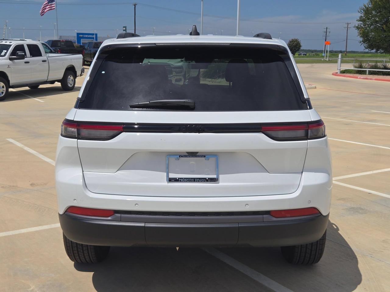 2026 Jeep Grand Cherokee Laredo Altitude Castroville TX