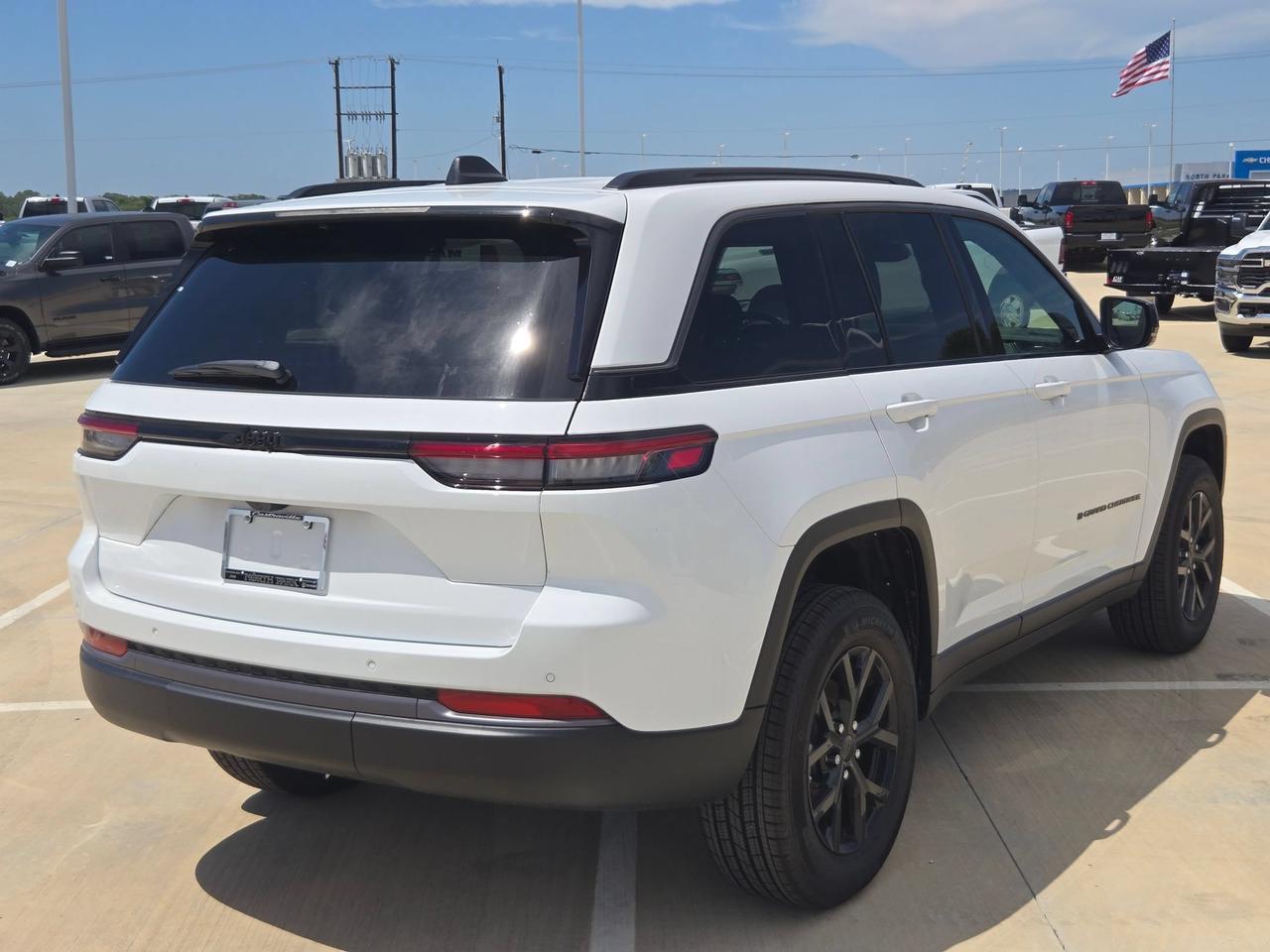 2026 Jeep Grand Cherokee Laredo Altitude Castroville TX