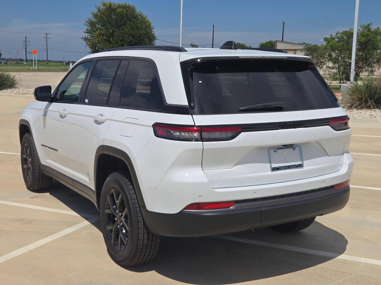 2026 Jeep Grand Cherokee Laredo Altitude Castroville TX