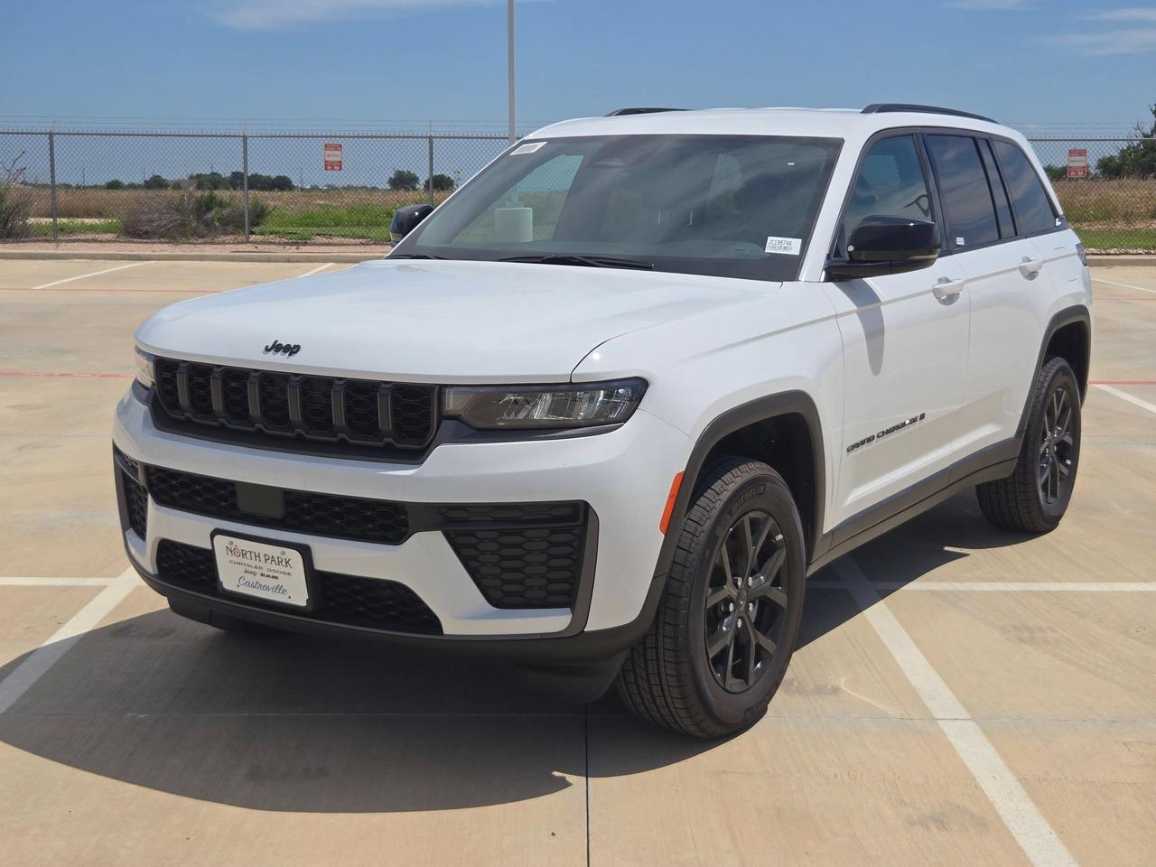 2026 Jeep Grand Cherokee Laredo Altitude Castroville TX