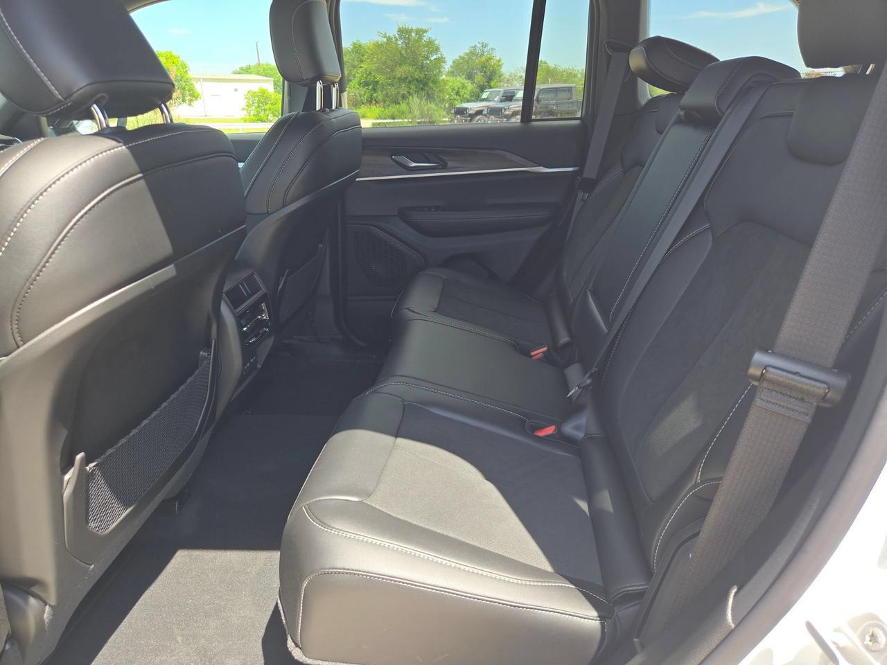 2026 Jeep Grand Cherokee Laredo Altitude Castroville TX