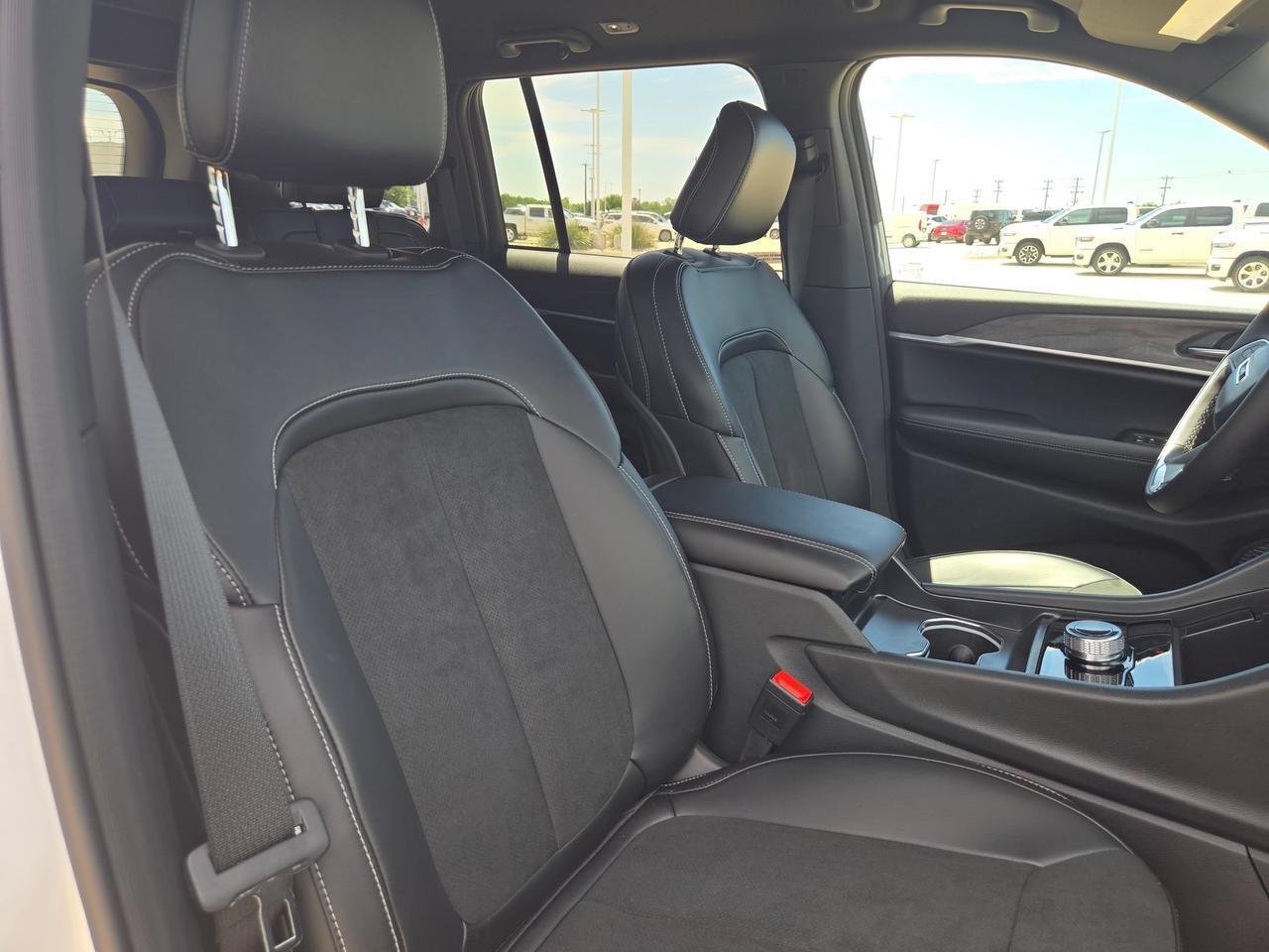 2026 Jeep Grand Cherokee Laredo Altitude Castroville TX