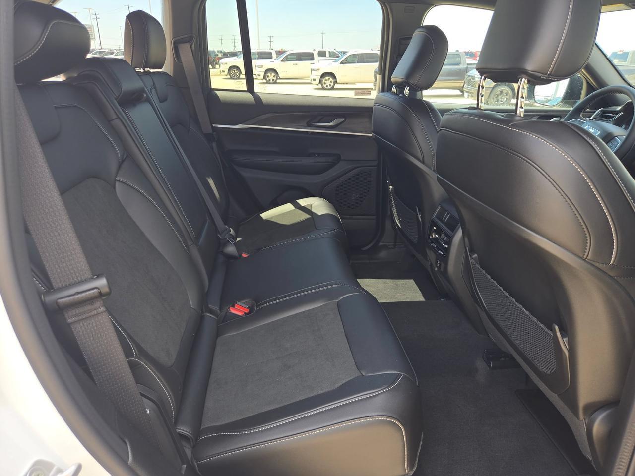 2026 Jeep Grand Cherokee Laredo Altitude Castroville TX