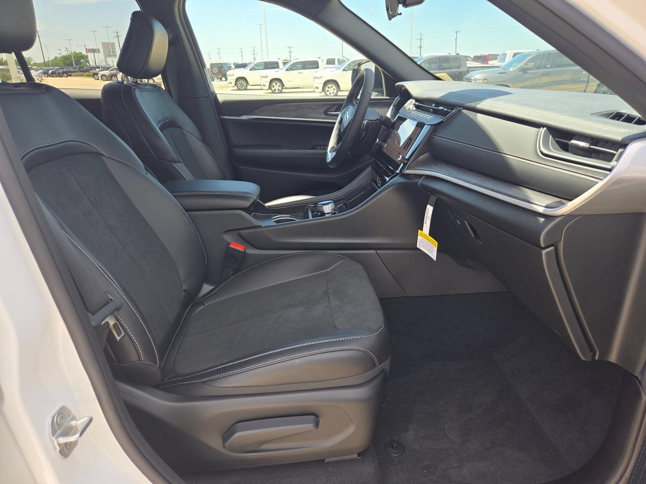 2026 Jeep Grand Cherokee Laredo Altitude Castroville TX