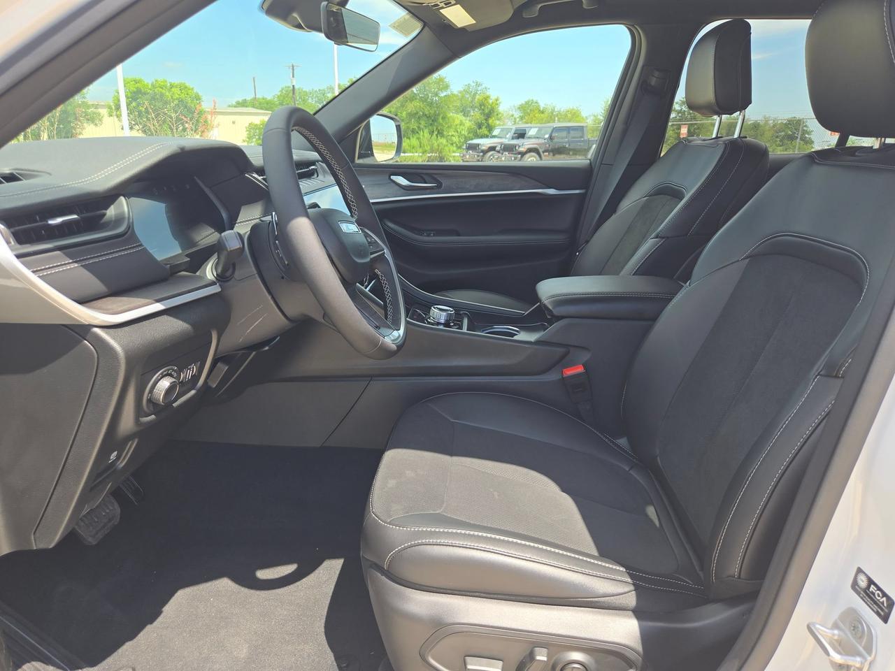 2026 Jeep Grand Cherokee Laredo Altitude Castroville TX