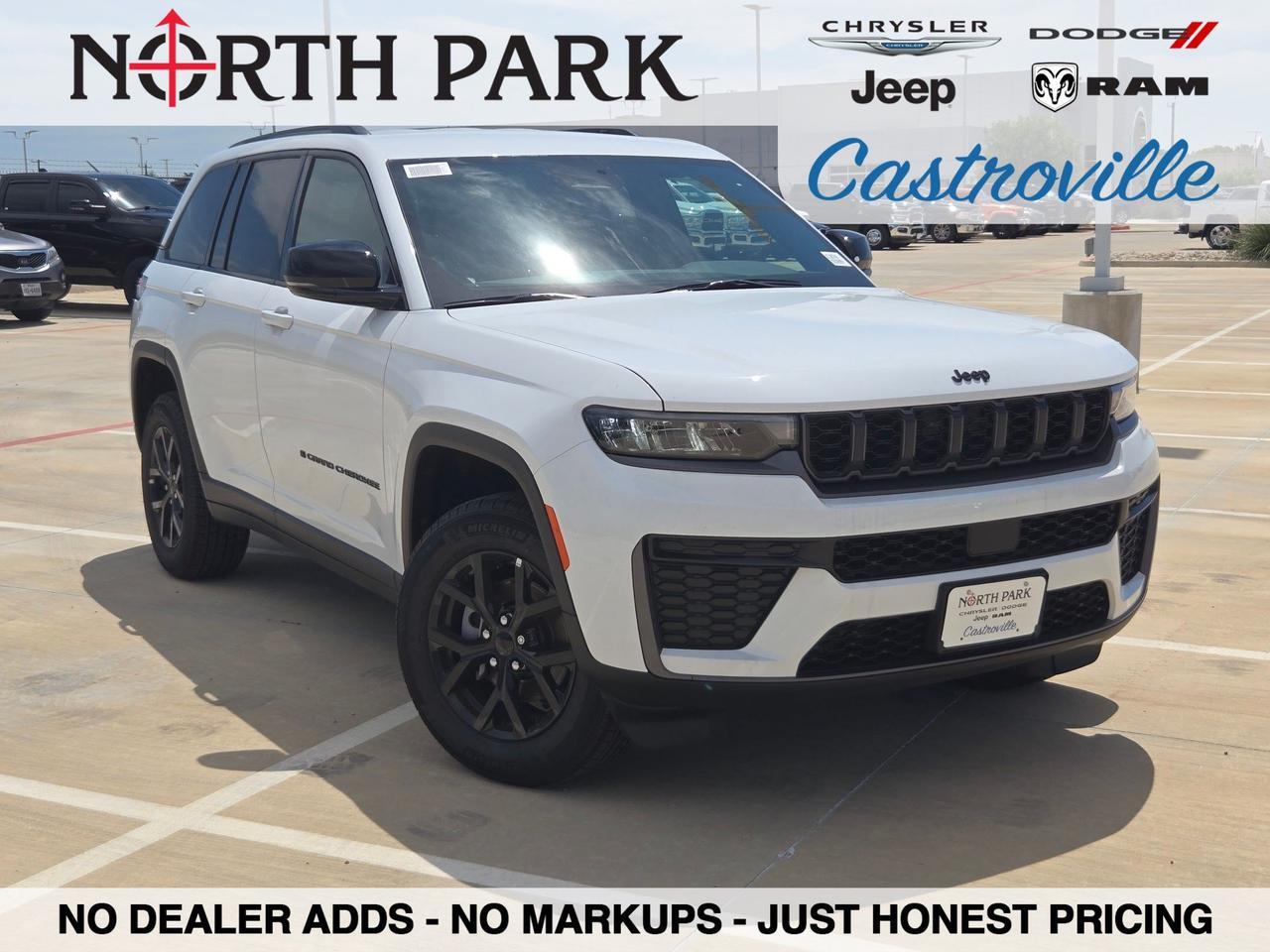 2026 Jeep Grand Cherokee Laredo Altitude
