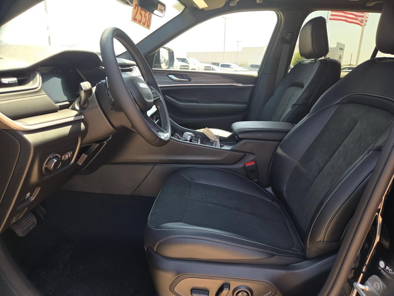 2026 Jeep Grand Cherokee Laredo Altitude Castroville TX
