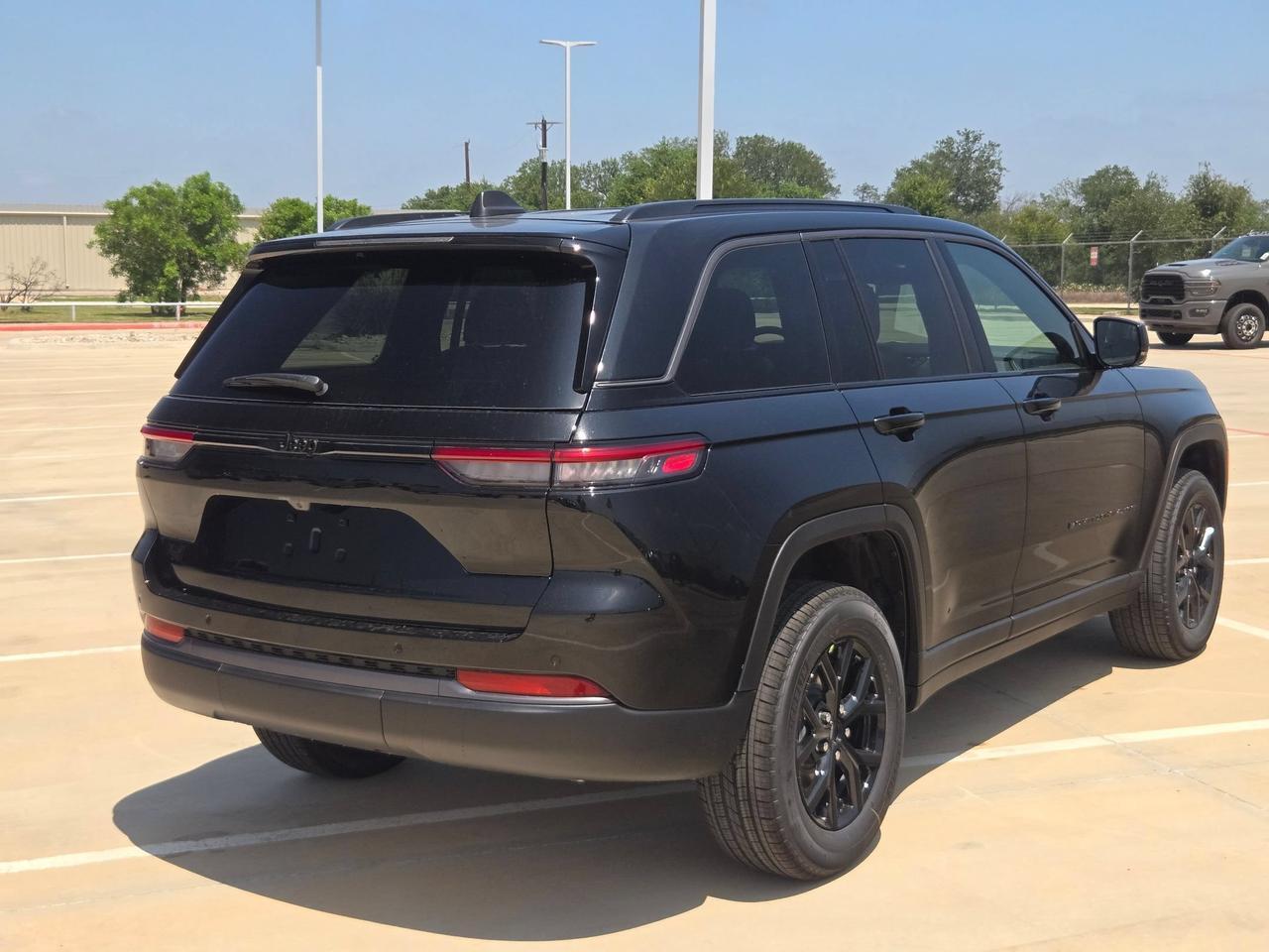 2026 Jeep Grand Cherokee Laredo Altitude Castroville TX