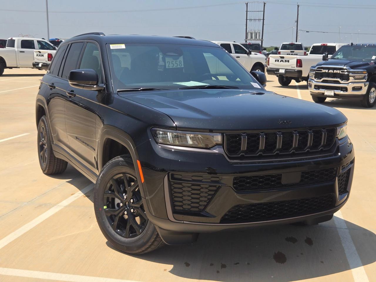 2026 Jeep Grand Cherokee Laredo Altitude