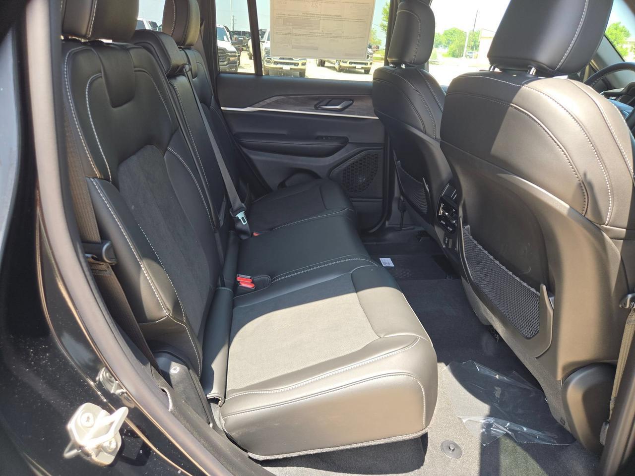 2026 Jeep Grand Cherokee Laredo Altitude Castroville TX