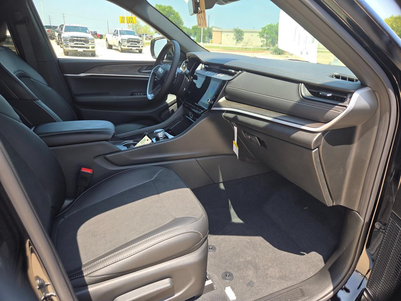 2026 Jeep Grand Cherokee Laredo Altitude Castroville TX